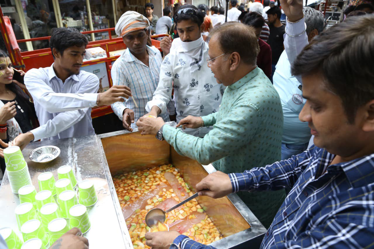 Prasadam distribution to Brijwasis