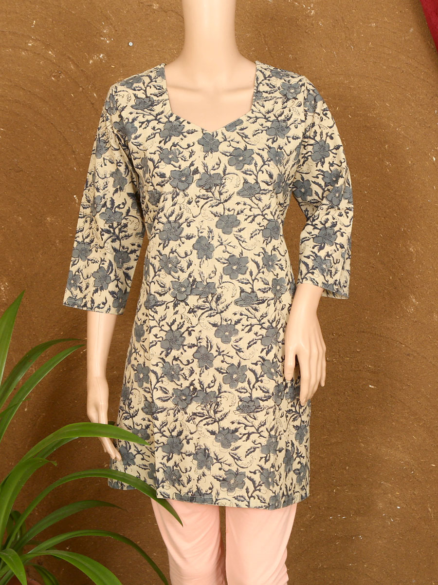 Women Fancy Cotton Tops M - Image 4